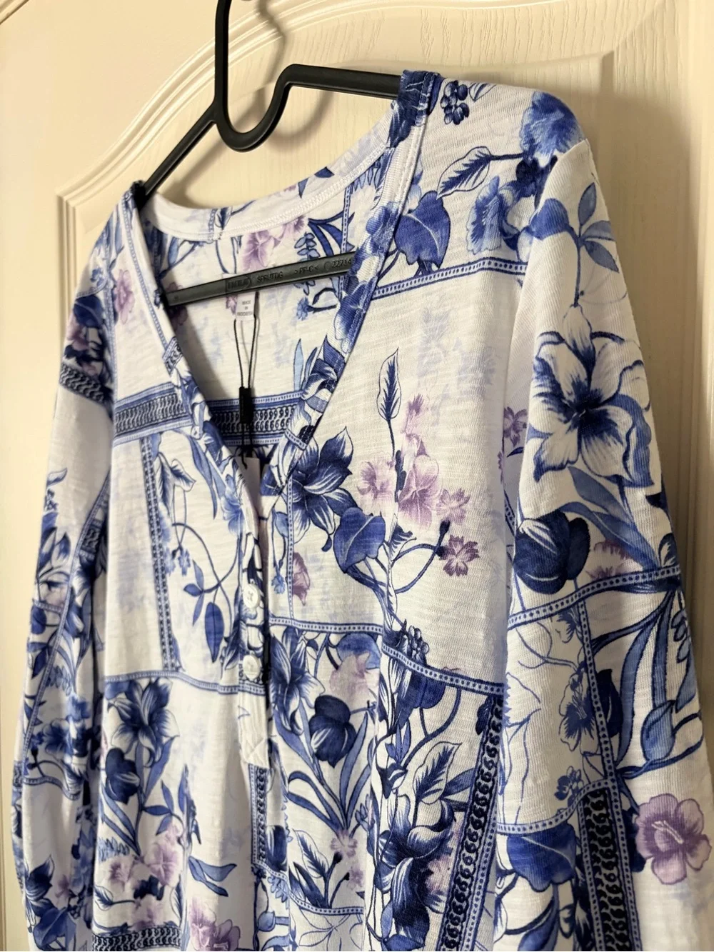 NWT Chicos Cotton Printed Billow Sleeve Patchwork Blouse, size 1, medium